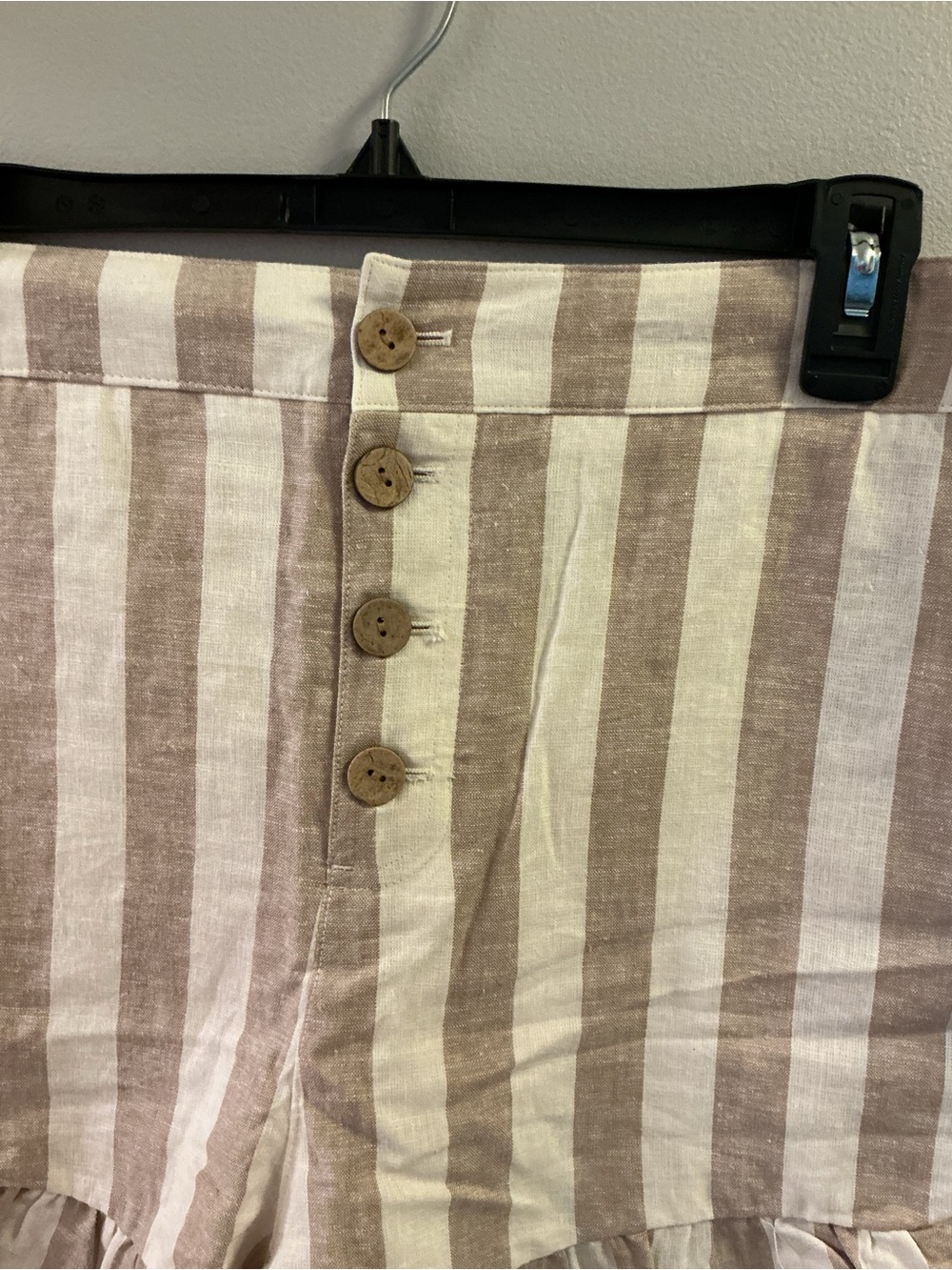 LC Lauren Conrad Linen Blend Ruffle Hem Shorts Size 0X NWT Beige Striped - Picture 8 of 15